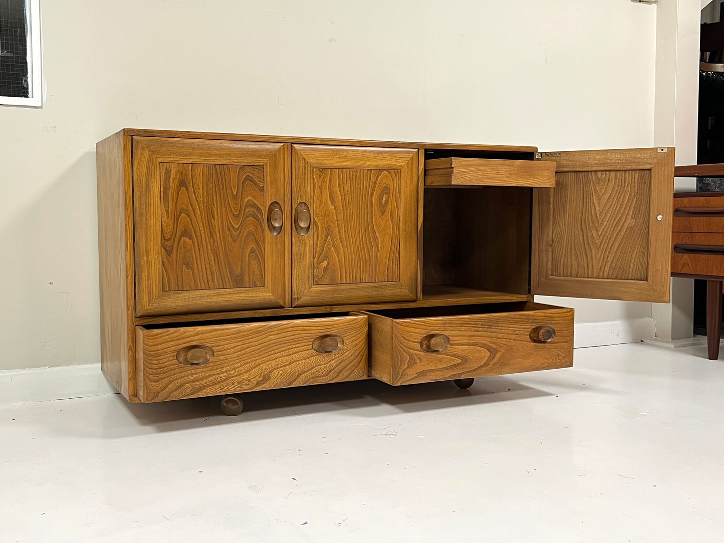 Ercol 468, Vintage Elm Sideboard