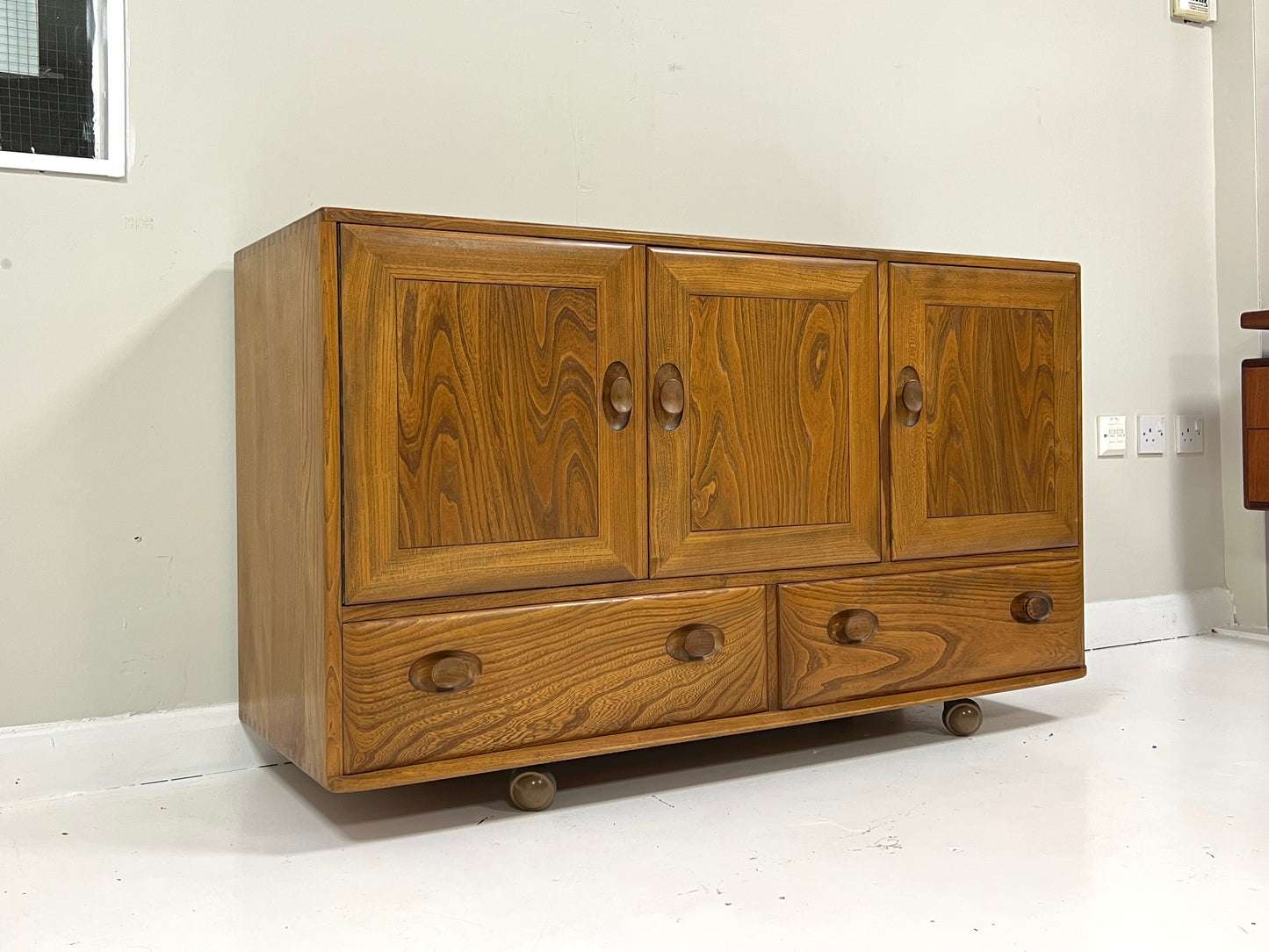 Ercol 468, Vintage Elm Sideboard