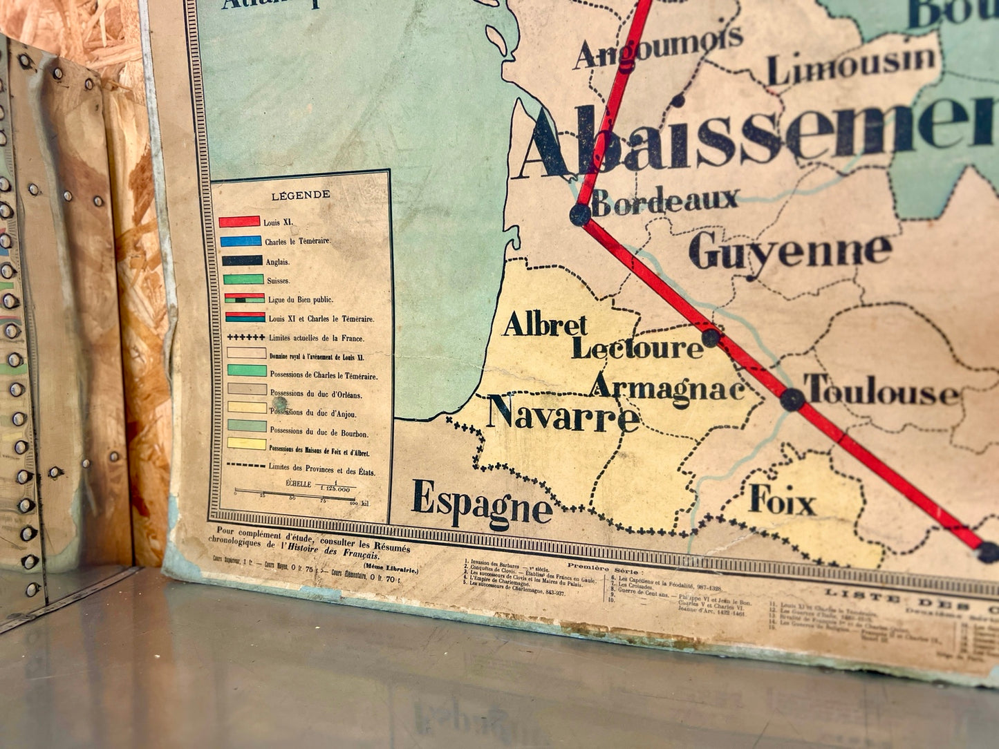 Vintage French historical school map legend and lower edge detail