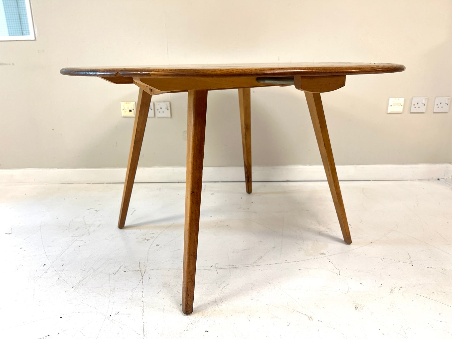Ercol 384 Drop Leaf Dining Table