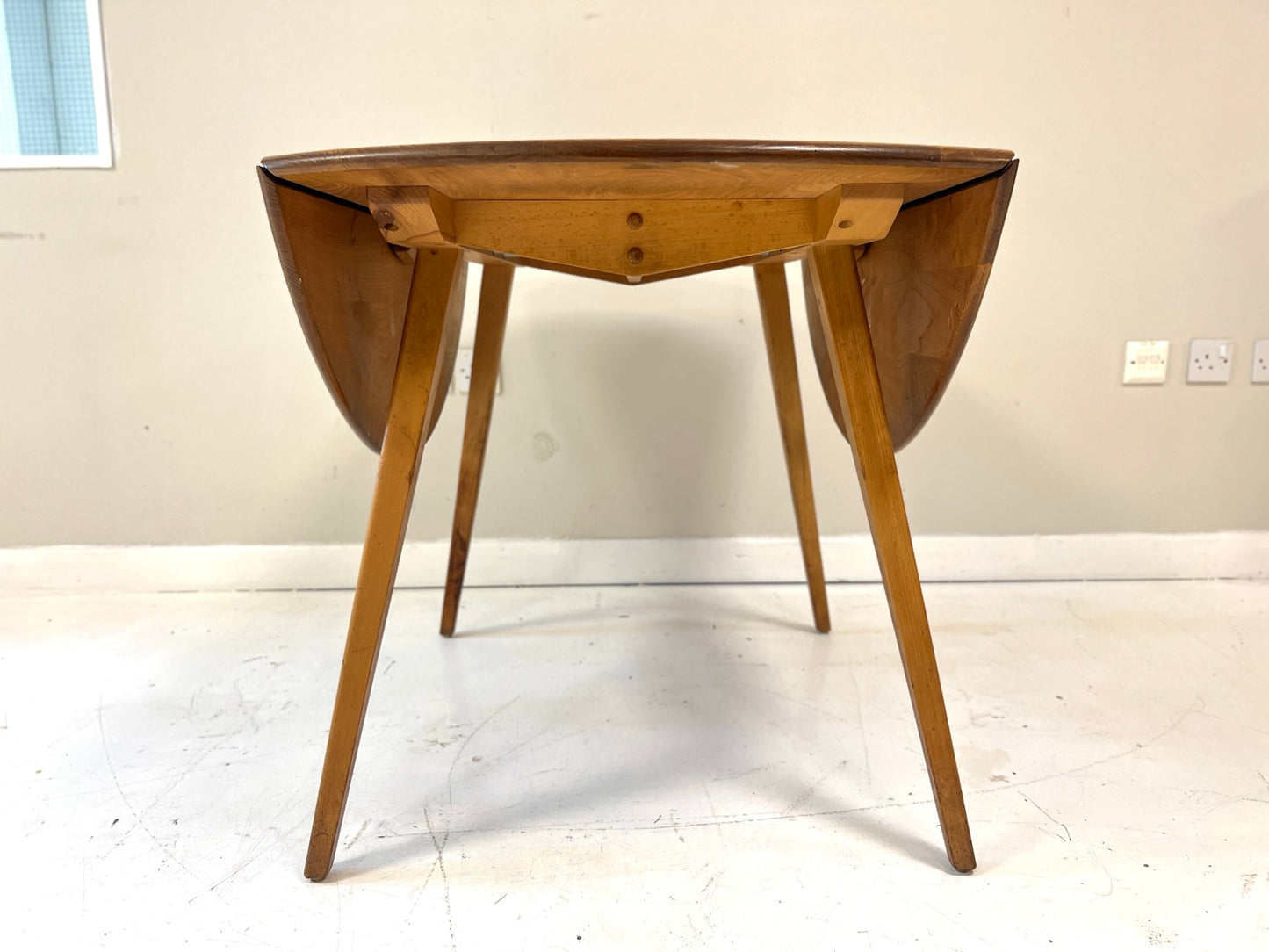 Ercol 384 Drop Leaf Dining Table