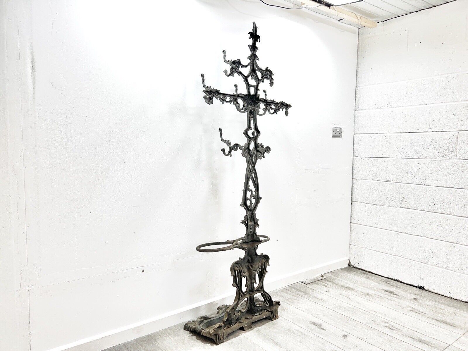 Coalbrookdale Style, Cast Iron Coat Stand / Hat Stand