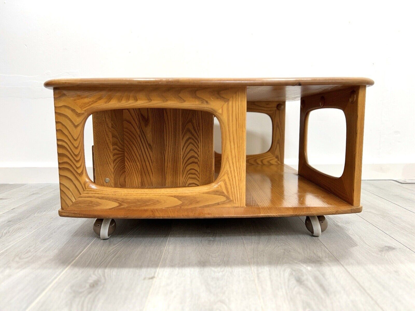 Ercol Model 735, Elm Pandora Coffee Table