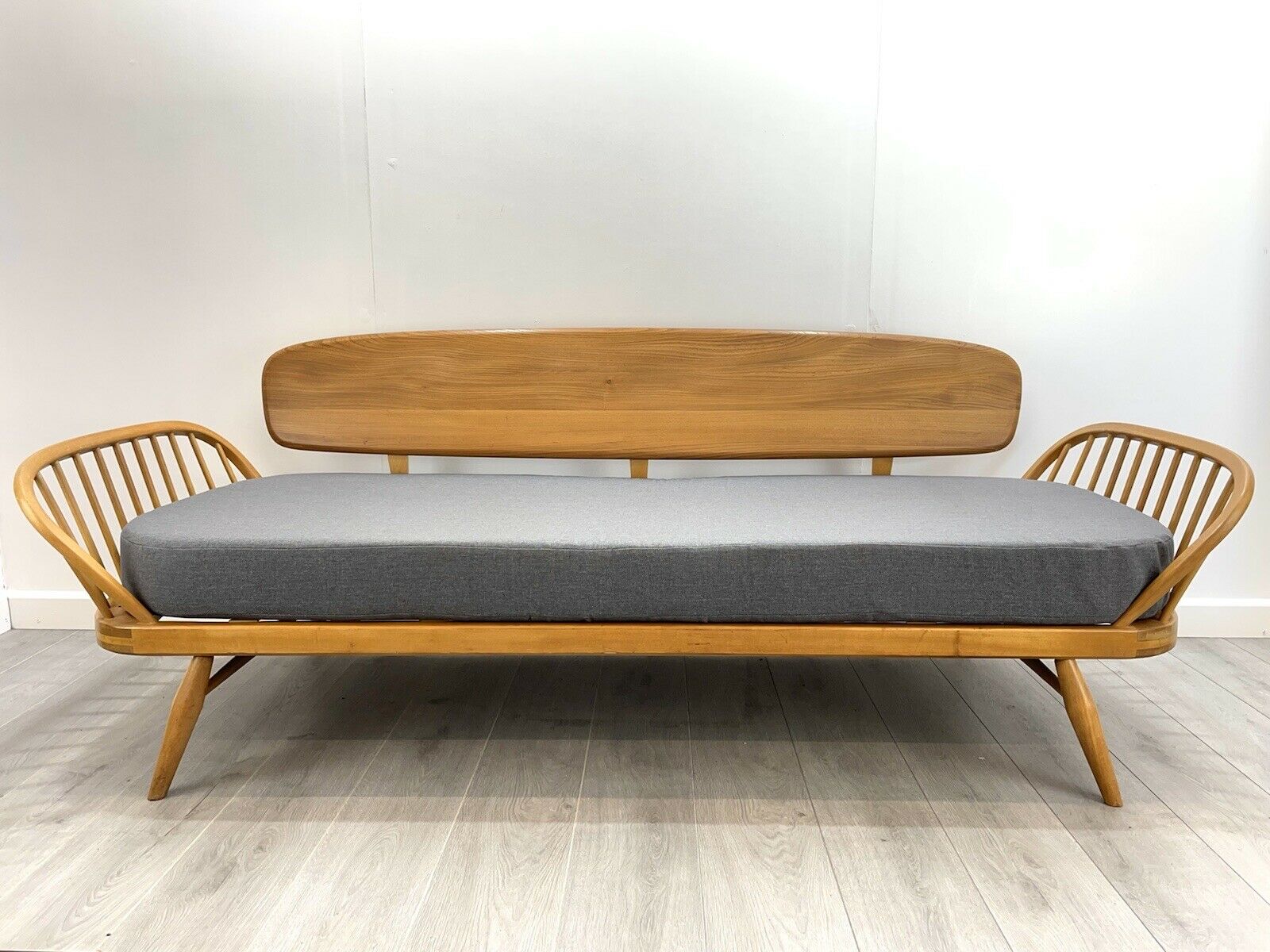 Ercol 355, Studio Couch / Day Bed With New Cushions