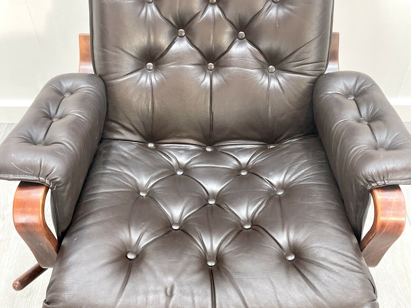 Westnofa Style, Brown Leather Recliner Swivel Chair