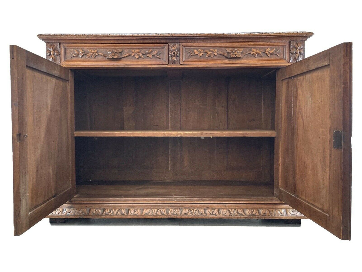 19th Century - Green Man Oak Carved Sideboard with Carvings of Game