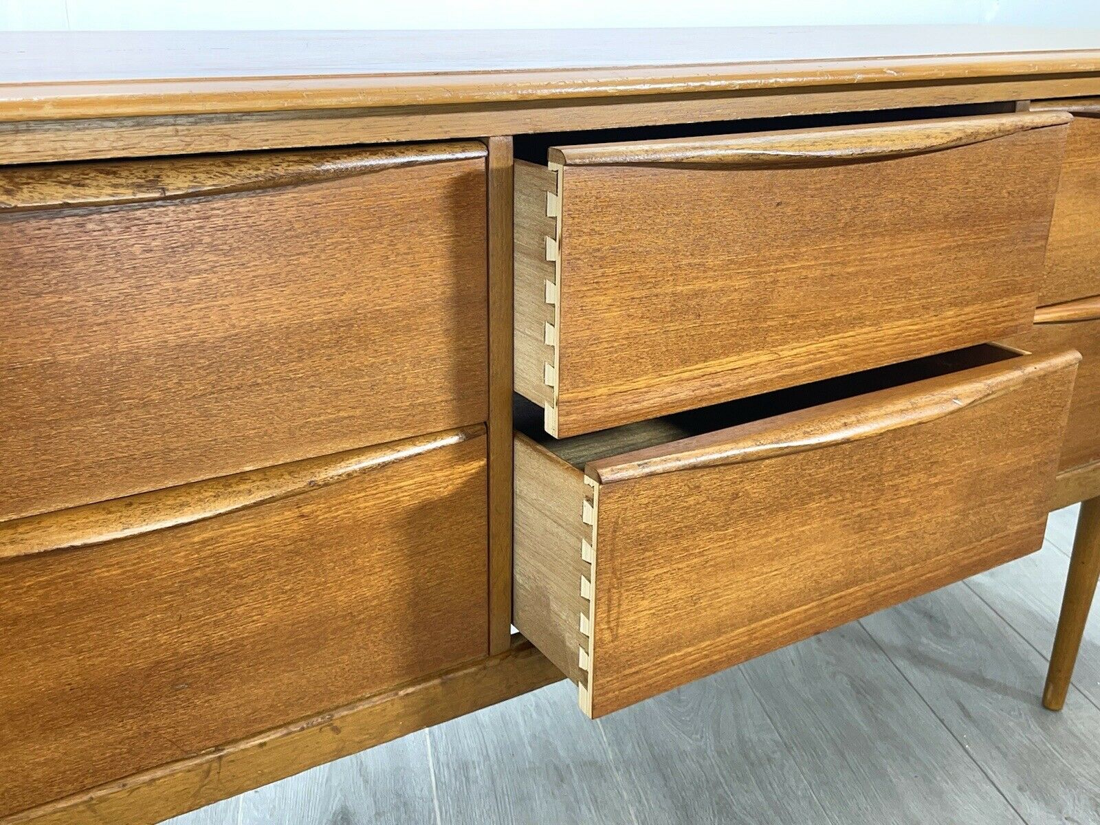Austinsuite, MCM Long Chest of Drawers / Sideboard