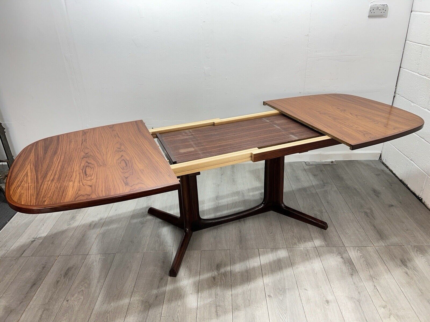 Gudme Møbelfabrik, Vintage Danish Rosewood Extending Dining Table