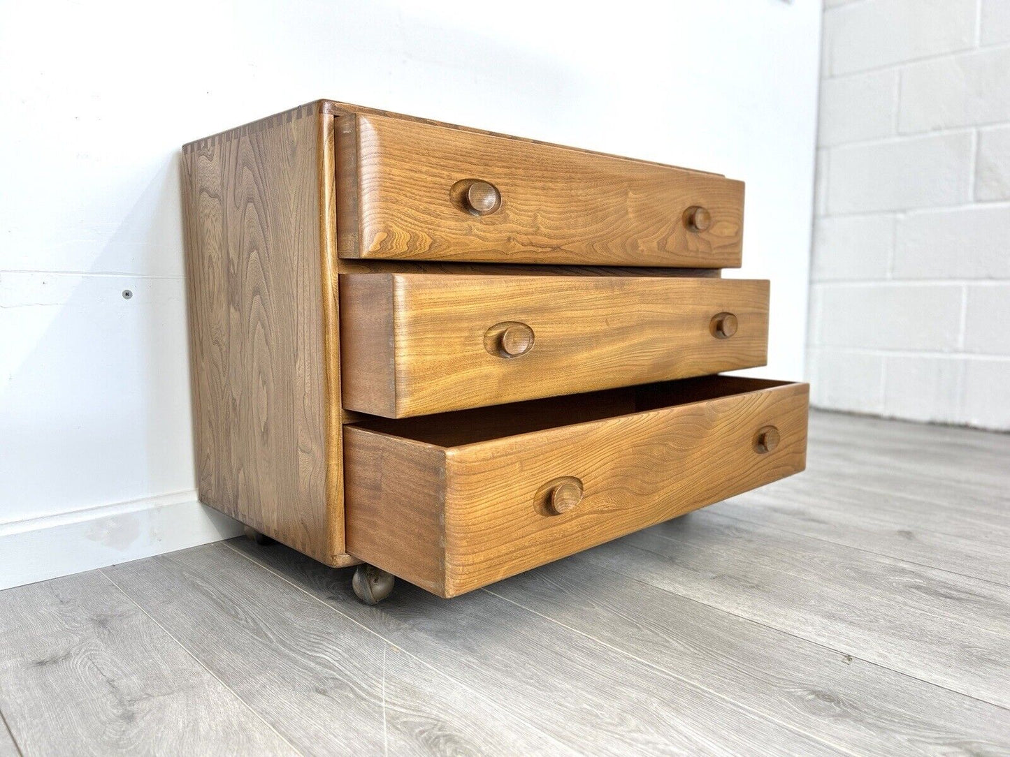 Ercol Model 412, Elm Chest of Drawers