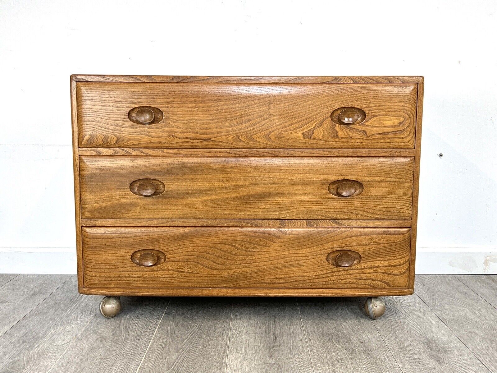 Ercol Model 412, Elm Chest of Drawers