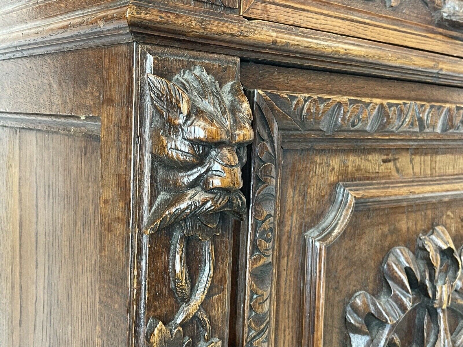 19th Century - Green Man Oak Carved Sideboard with Carvings of Game