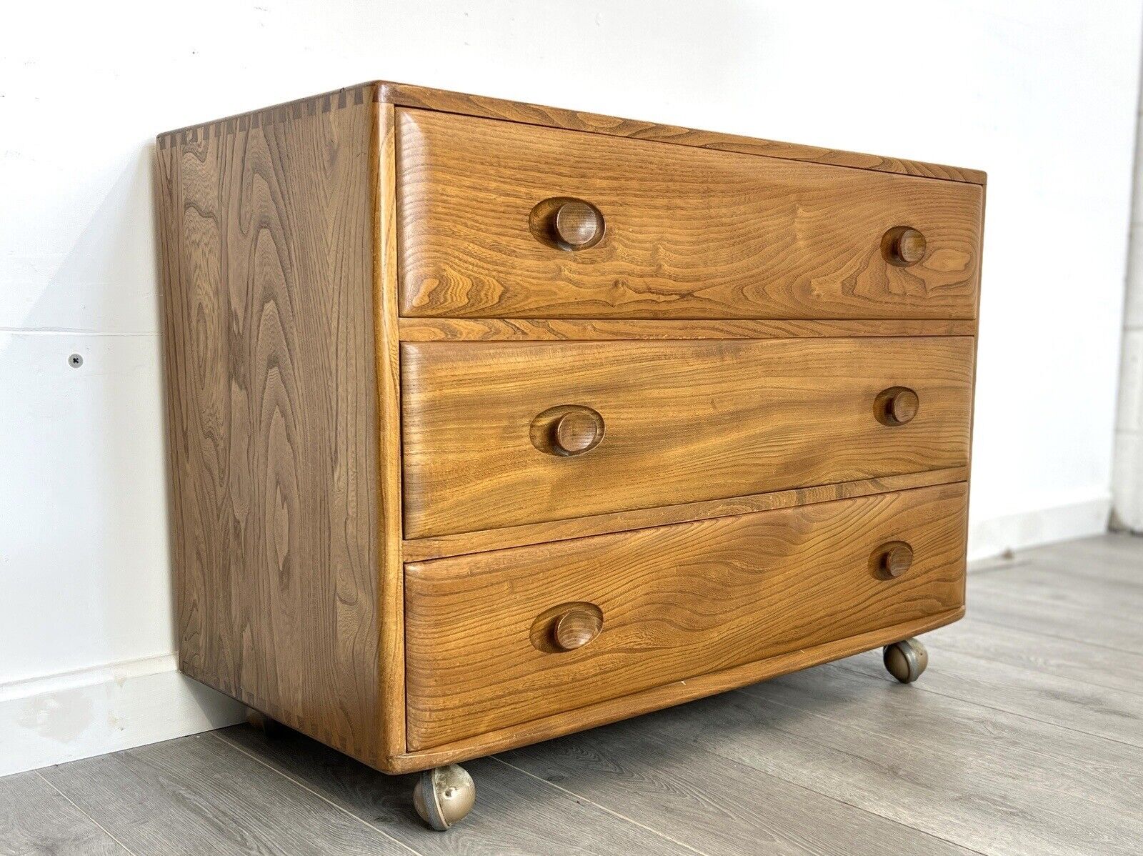 Ercol Model 412, Elm Chest of Drawers