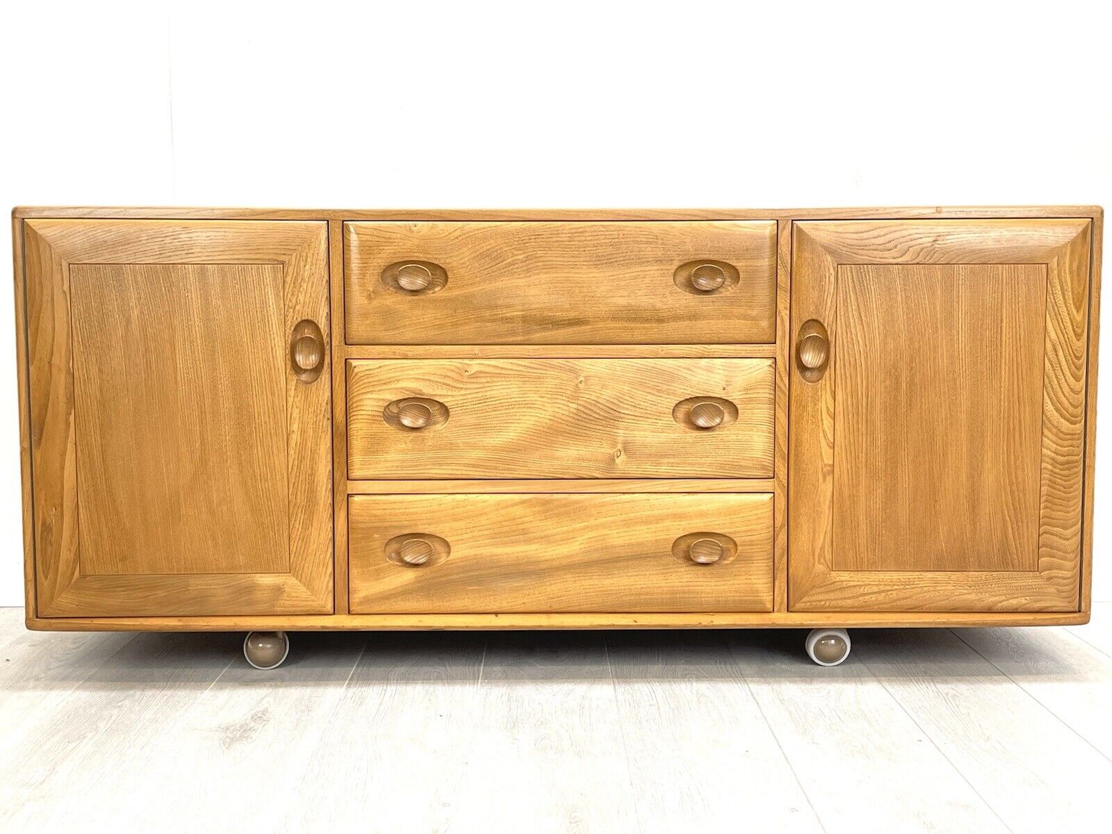 Ercol 455, Vintage Gold Label, Windsor Sideboard / Cabinet