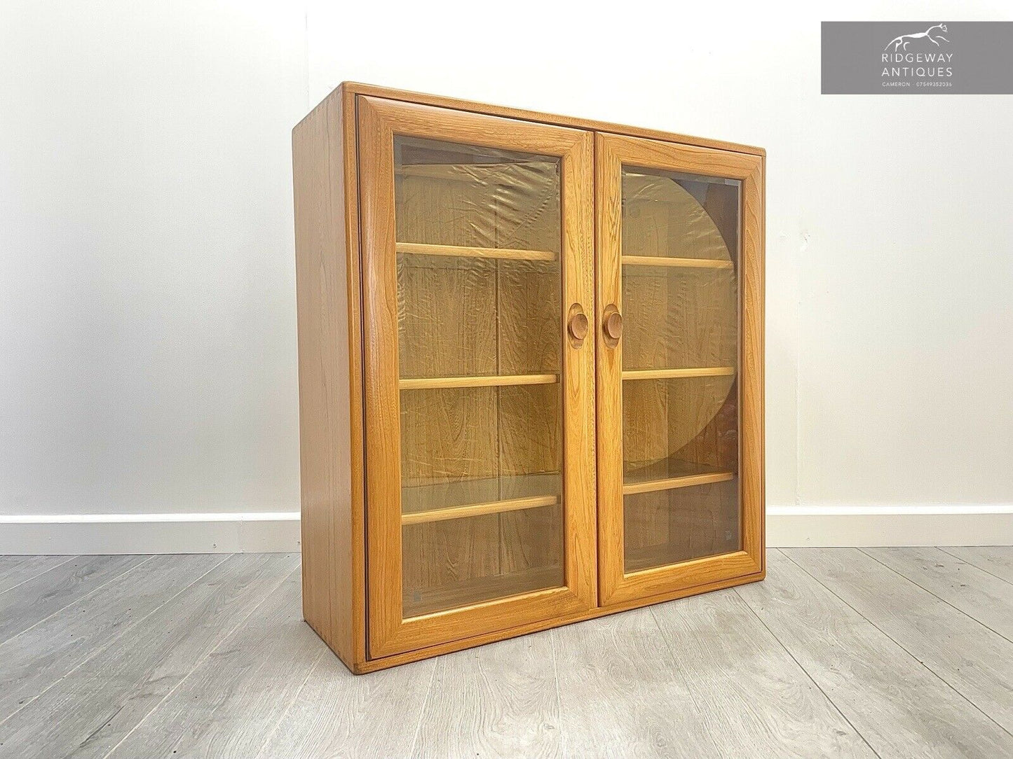 Ercol 1052, Glazed Display Cabinet With 3 Shelves