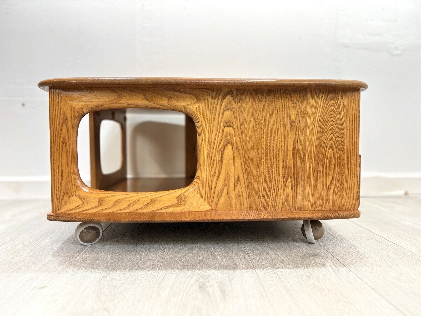 Ercol Model 735, Elm Pandora Coffee Table