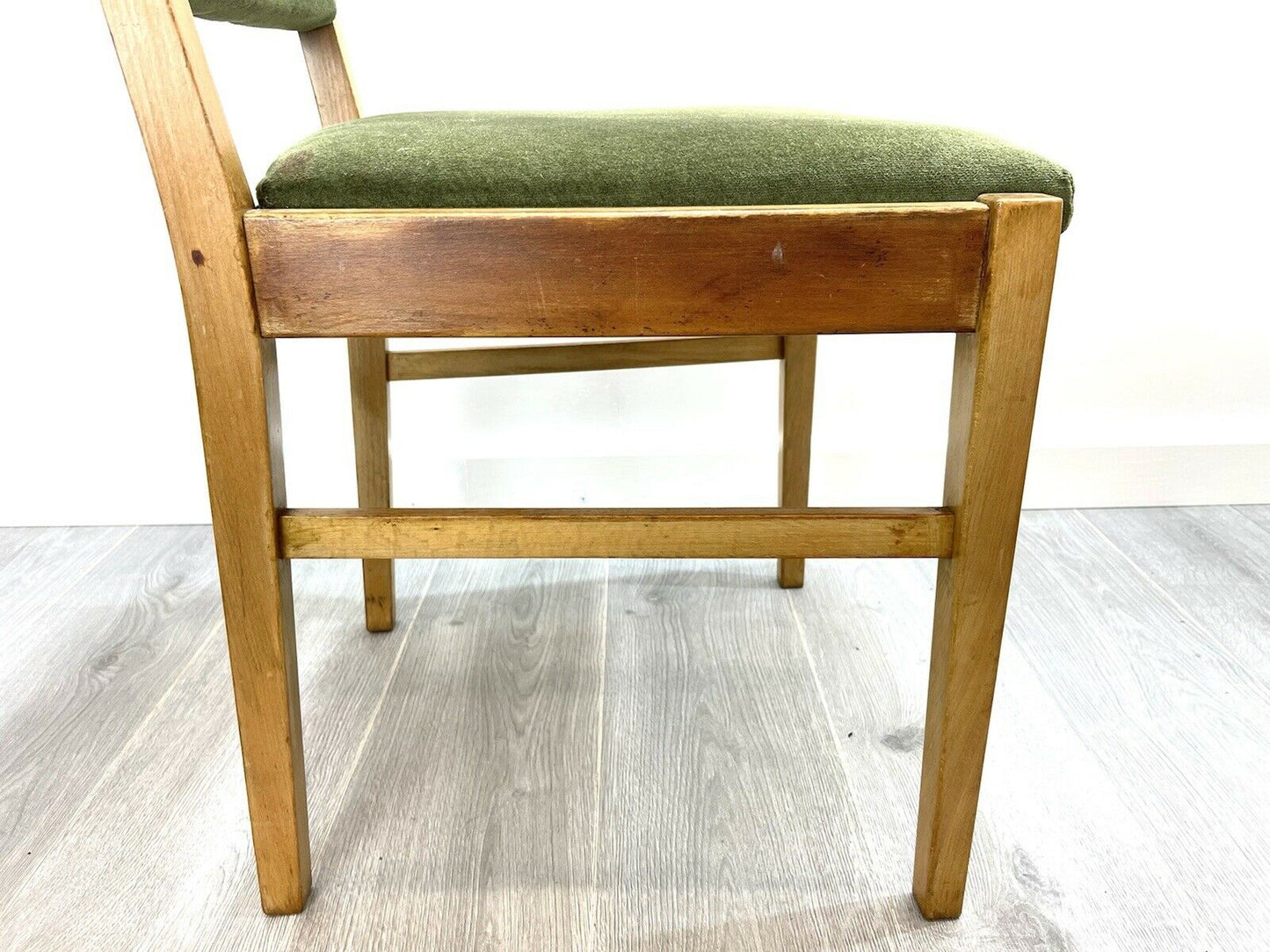 Gordon Russell, Mid Century Dining Table and 4 Chairs + 1 Carver