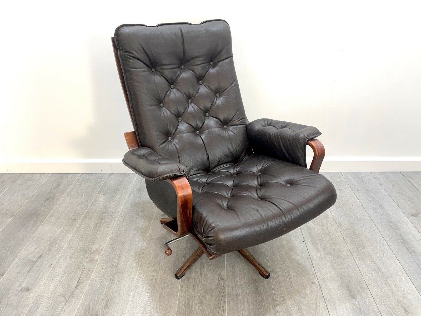 Westnofa Style, Brown Leather Recliner Swivel Chair