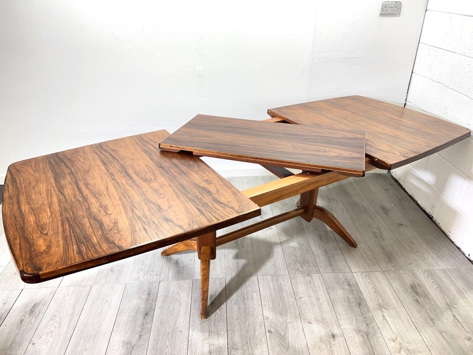 Gordon Russell of Broadway, Mid Century Rosewood Extending Dining Table